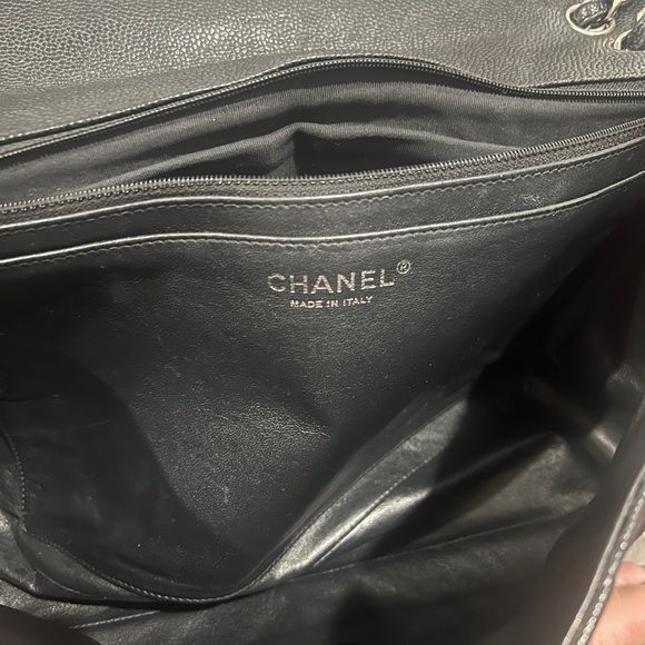 CHANEL Black Caviar Quilted Jumbo Single Flap Black - Picture 12 of 14